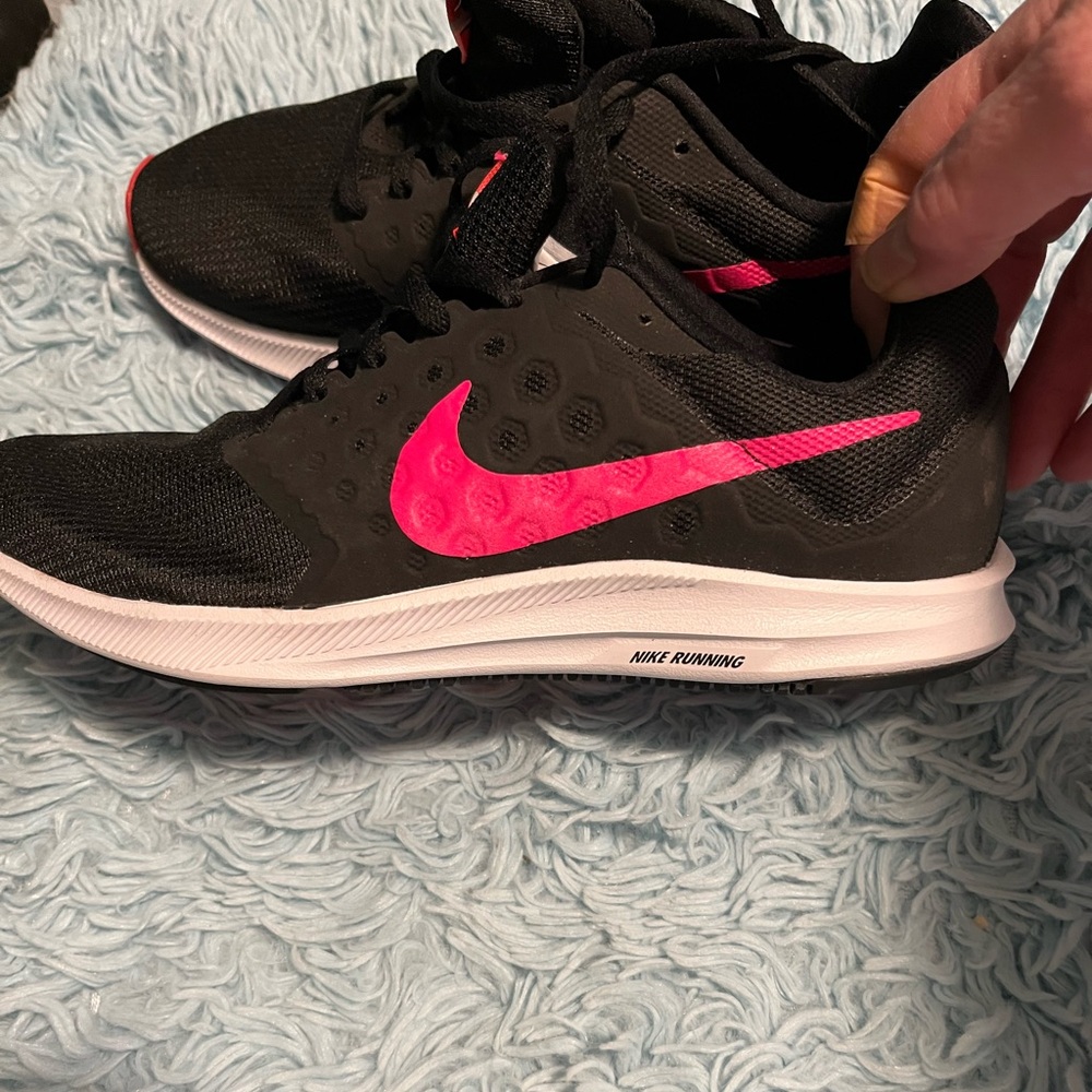 Nike Women's Athletic Shoes in Black and Pink